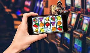 Layar permainan Crash di batikslot138 menampilkan grafik multiplier naik dan tombol cash out